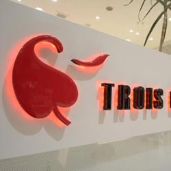 トロワギャルソン神辺店 新装工事(看板)